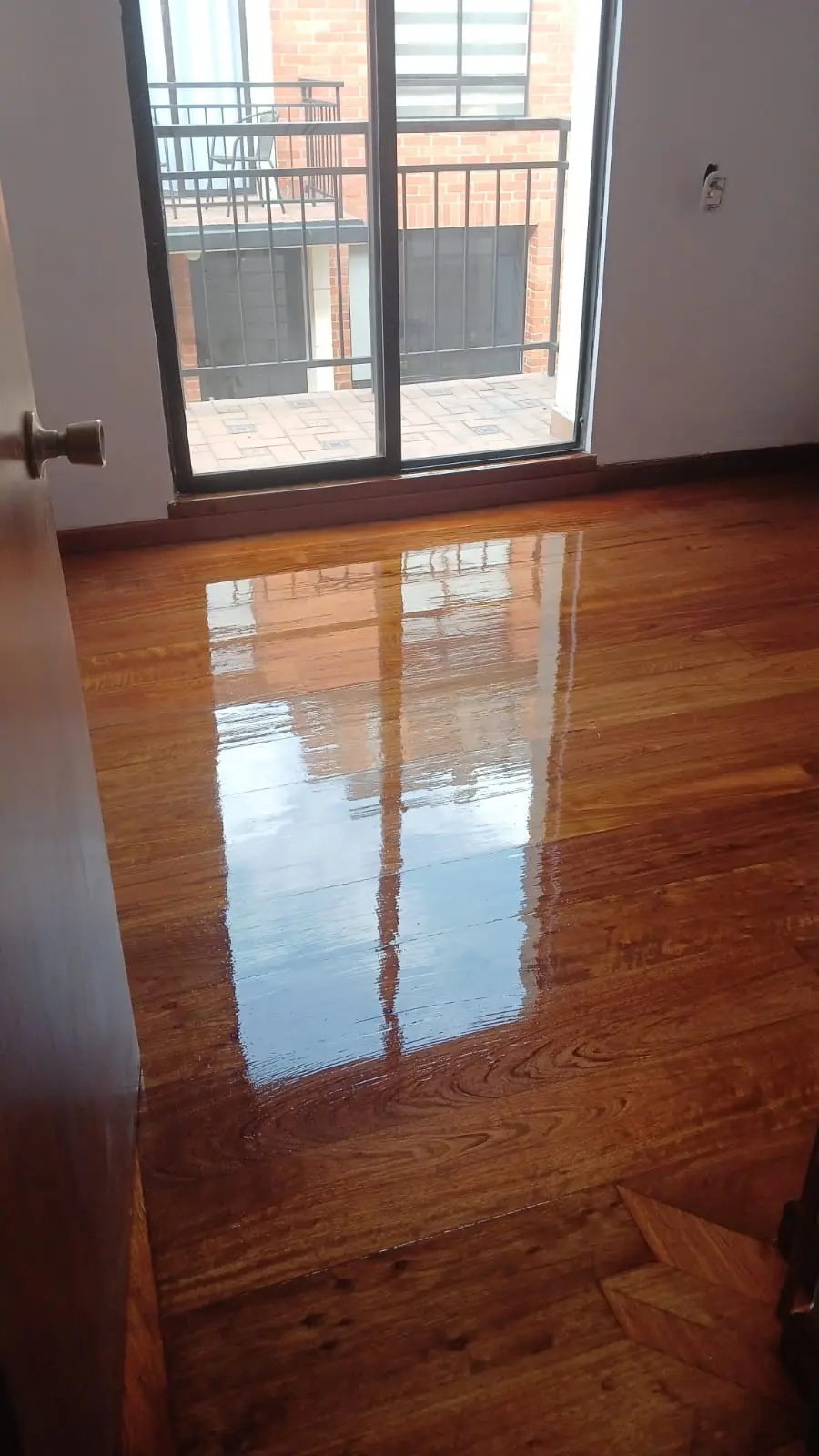 Trabajo de Instalación de Pisos - Ober Avila